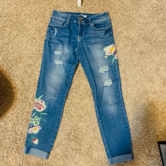Distressed jeans - Picture 1 of 4